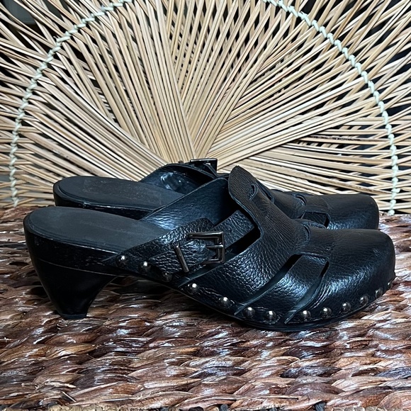 Clogs - Picture 3 of 4